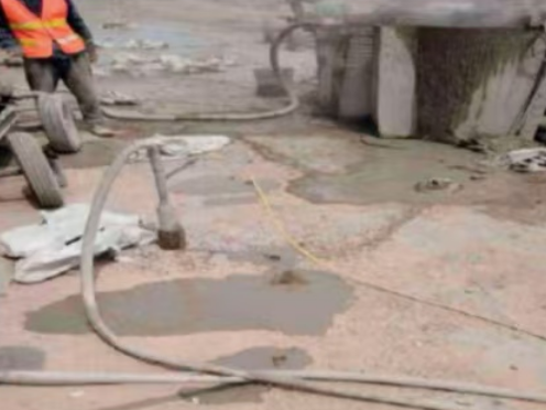 淮阴水泥混凝土路面板底注浆技术 路面脱空注浆整治方案